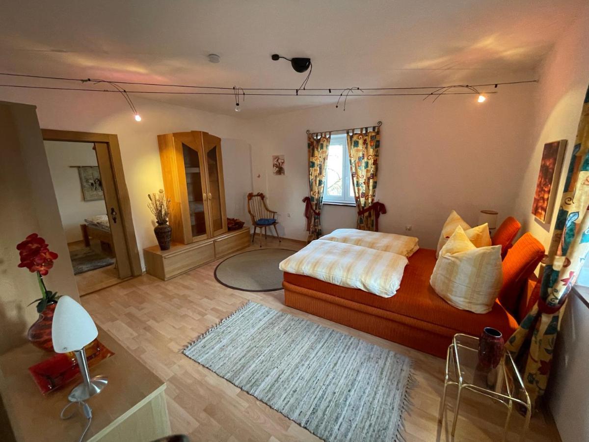 Schoene Ferienwohnung In Bahnhofsnaehe Fuer Urlaub, Studium Oder Arbeit Деггендорф Экстерьер фото