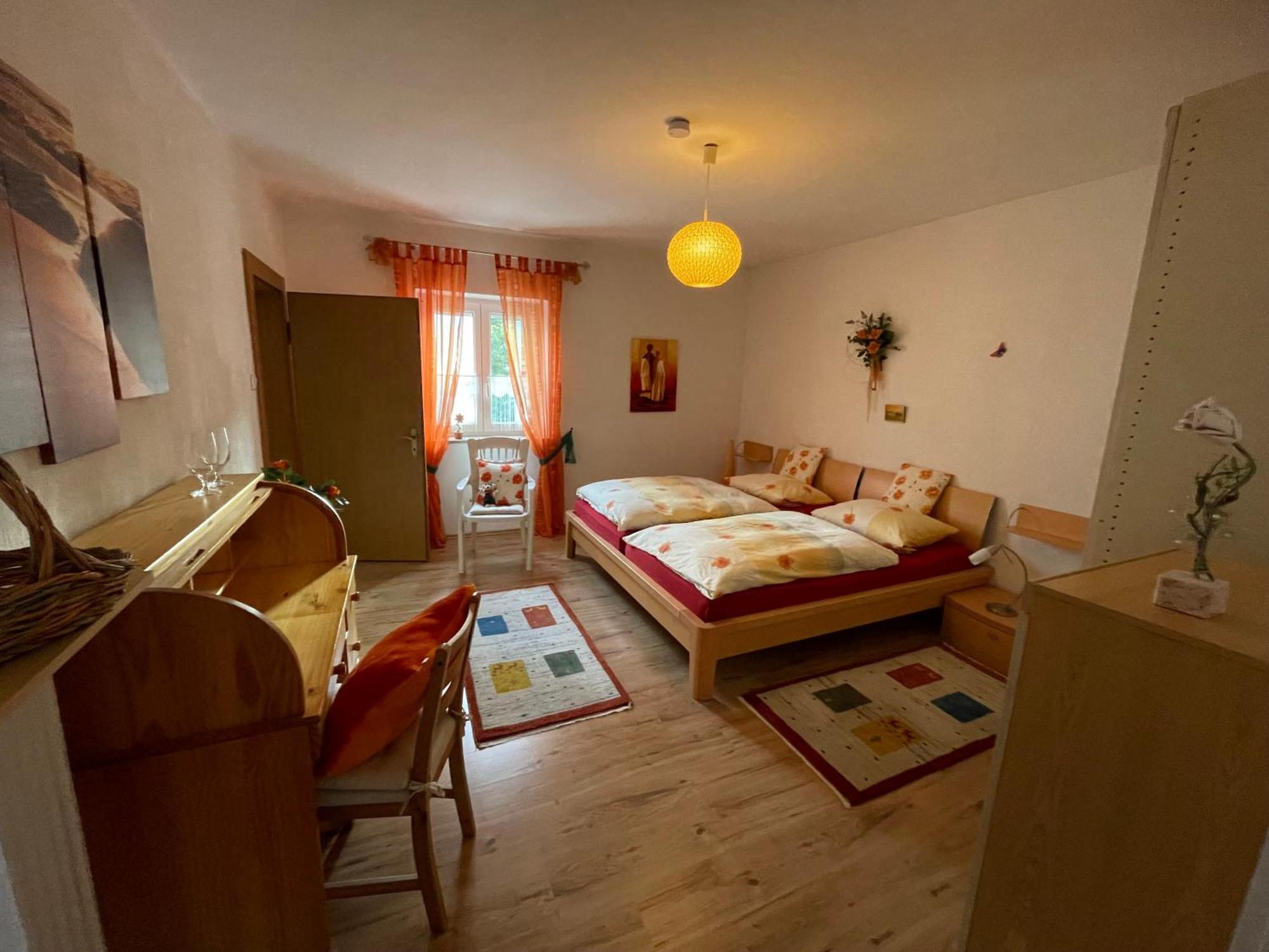 Schoene Ferienwohnung In Bahnhofsnaehe Fuer Urlaub, Studium Oder Arbeit Деггендорф Экстерьер фото