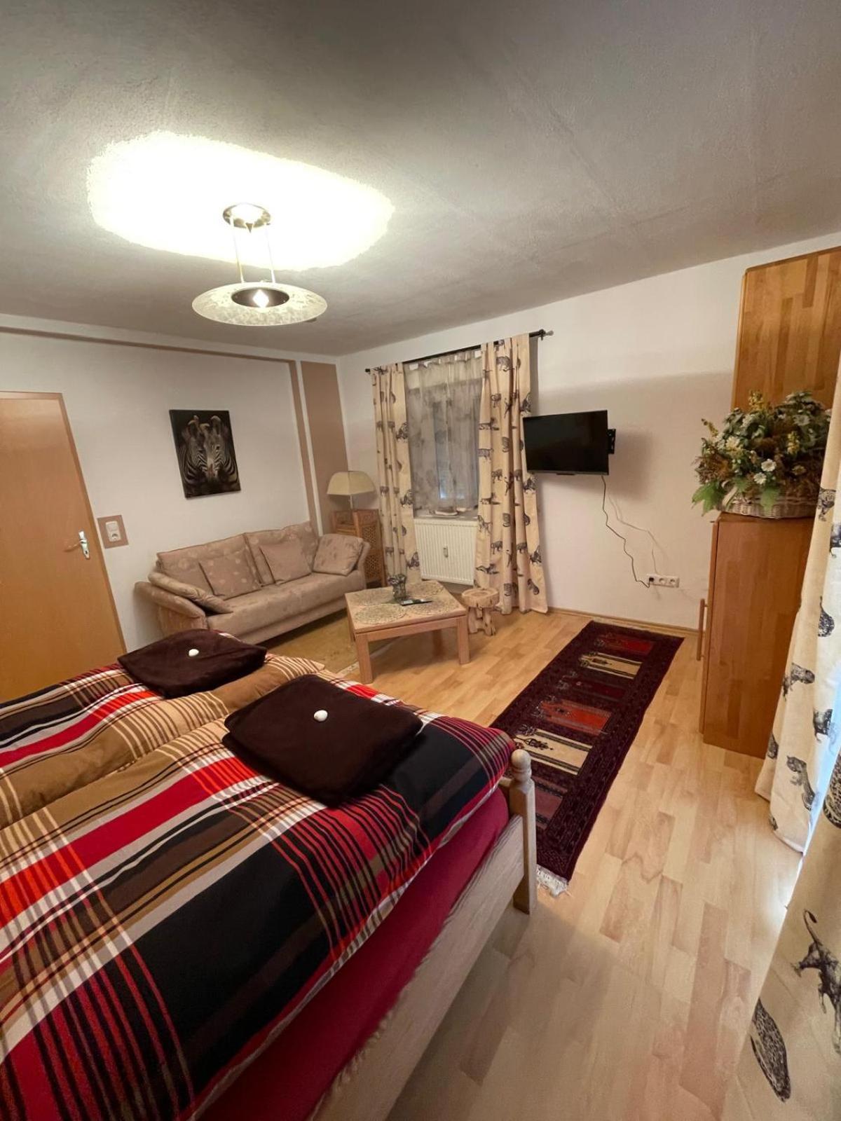 Schoene Ferienwohnung In Bahnhofsnaehe Fuer Urlaub, Studium Oder Arbeit Деггендорф Экстерьер фото