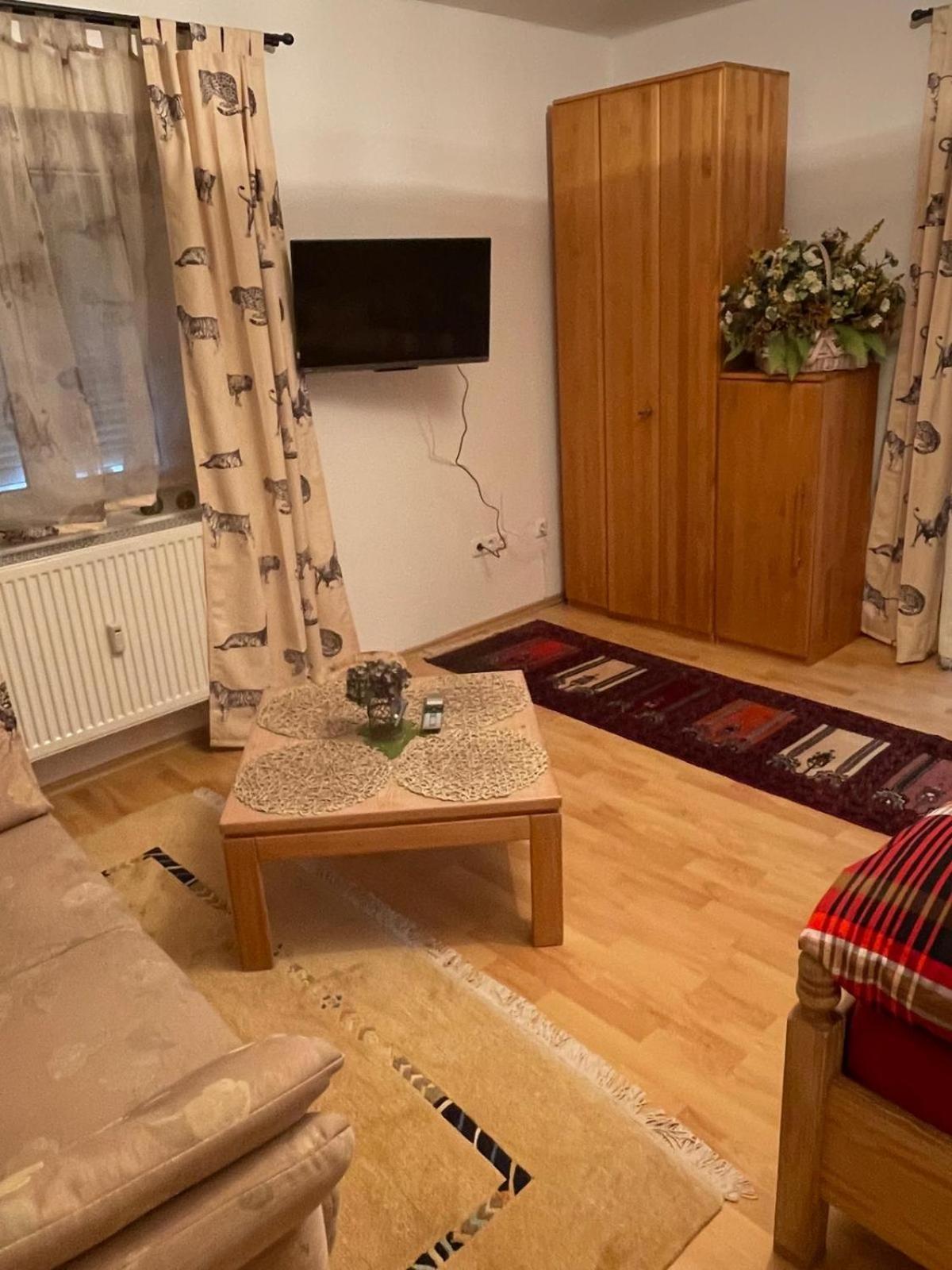 Schoene Ferienwohnung In Bahnhofsnaehe Fuer Urlaub, Studium Oder Arbeit Деггендорф Экстерьер фото
