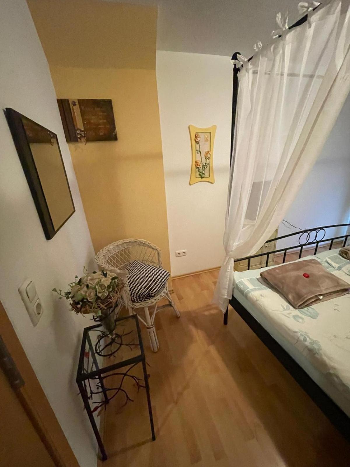 Schoene Ferienwohnung In Bahnhofsnaehe Fuer Urlaub, Studium Oder Arbeit Деггендорф Экстерьер фото