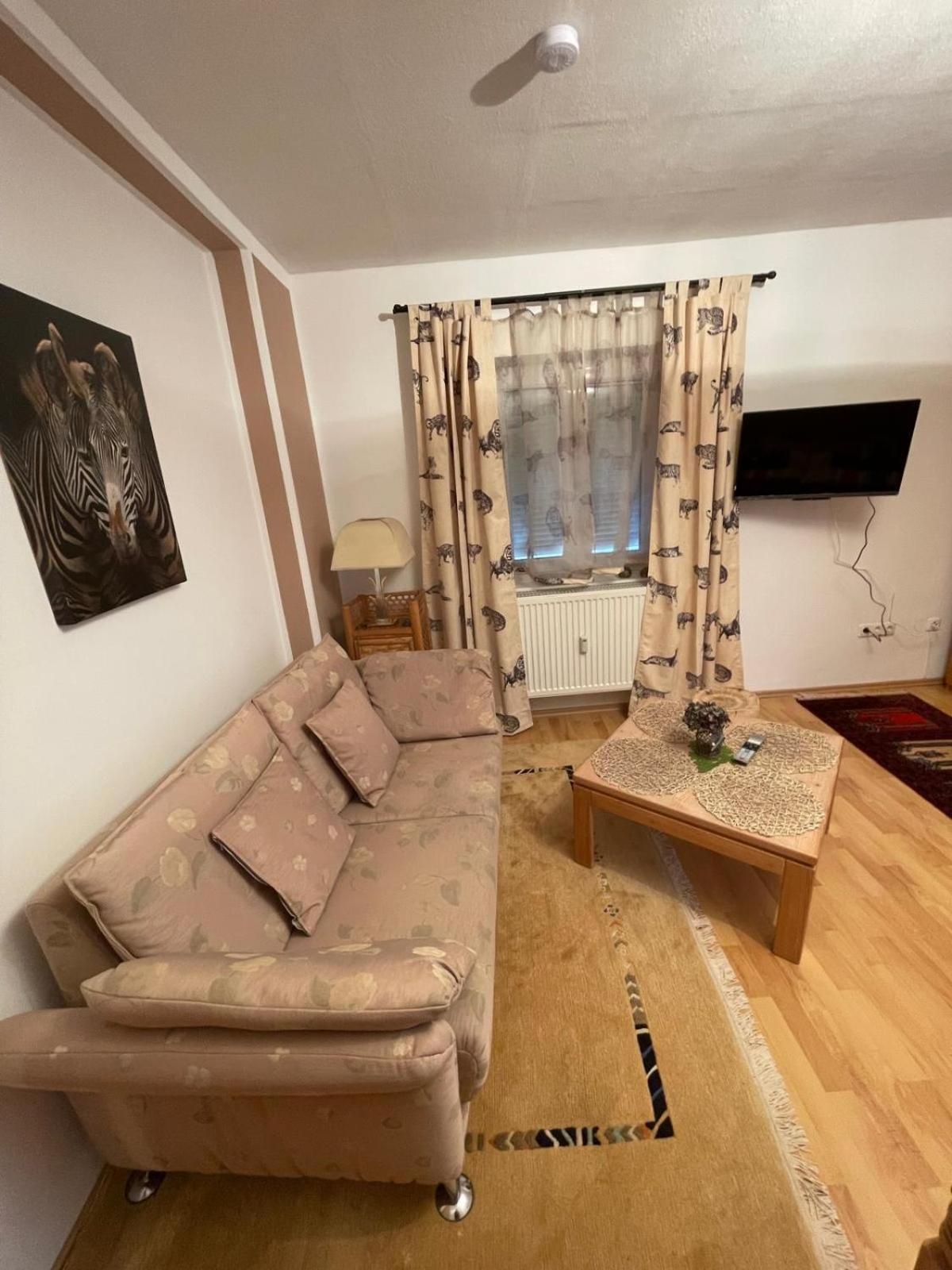 Schoene Ferienwohnung In Bahnhofsnaehe Fuer Urlaub, Studium Oder Arbeit Деггендорф Экстерьер фото