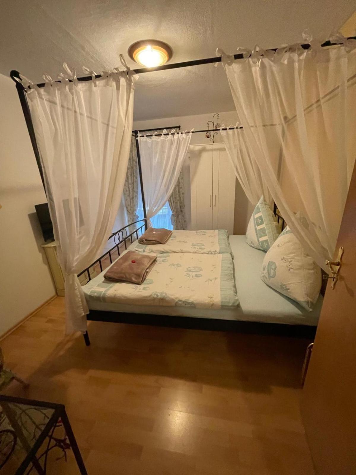 Schoene Ferienwohnung In Bahnhofsnaehe Fuer Urlaub, Studium Oder Arbeit Деггендорф Экстерьер фото