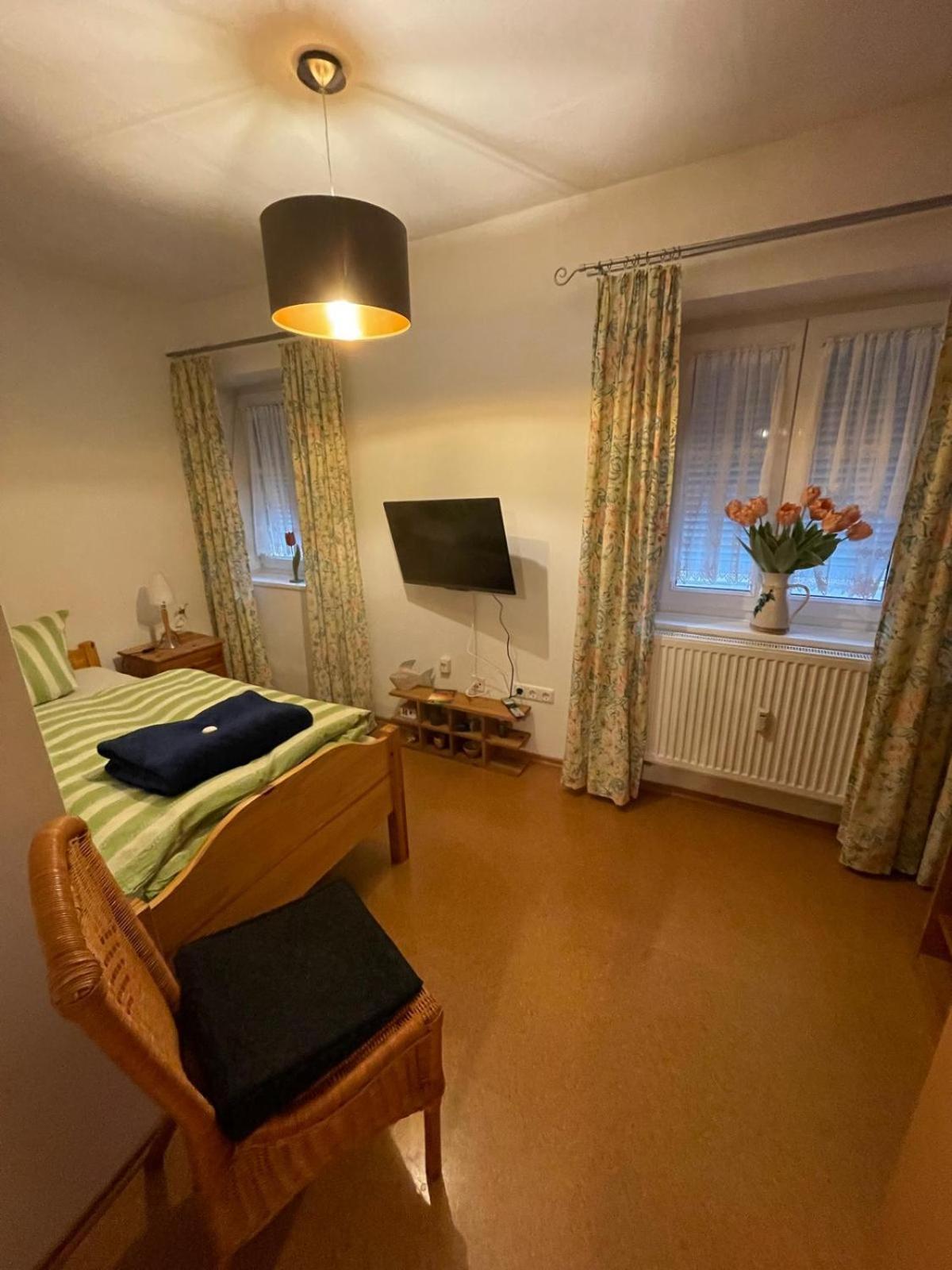Schoene Ferienwohnung In Bahnhofsnaehe Fuer Urlaub, Studium Oder Arbeit Деггендорф Экстерьер фото