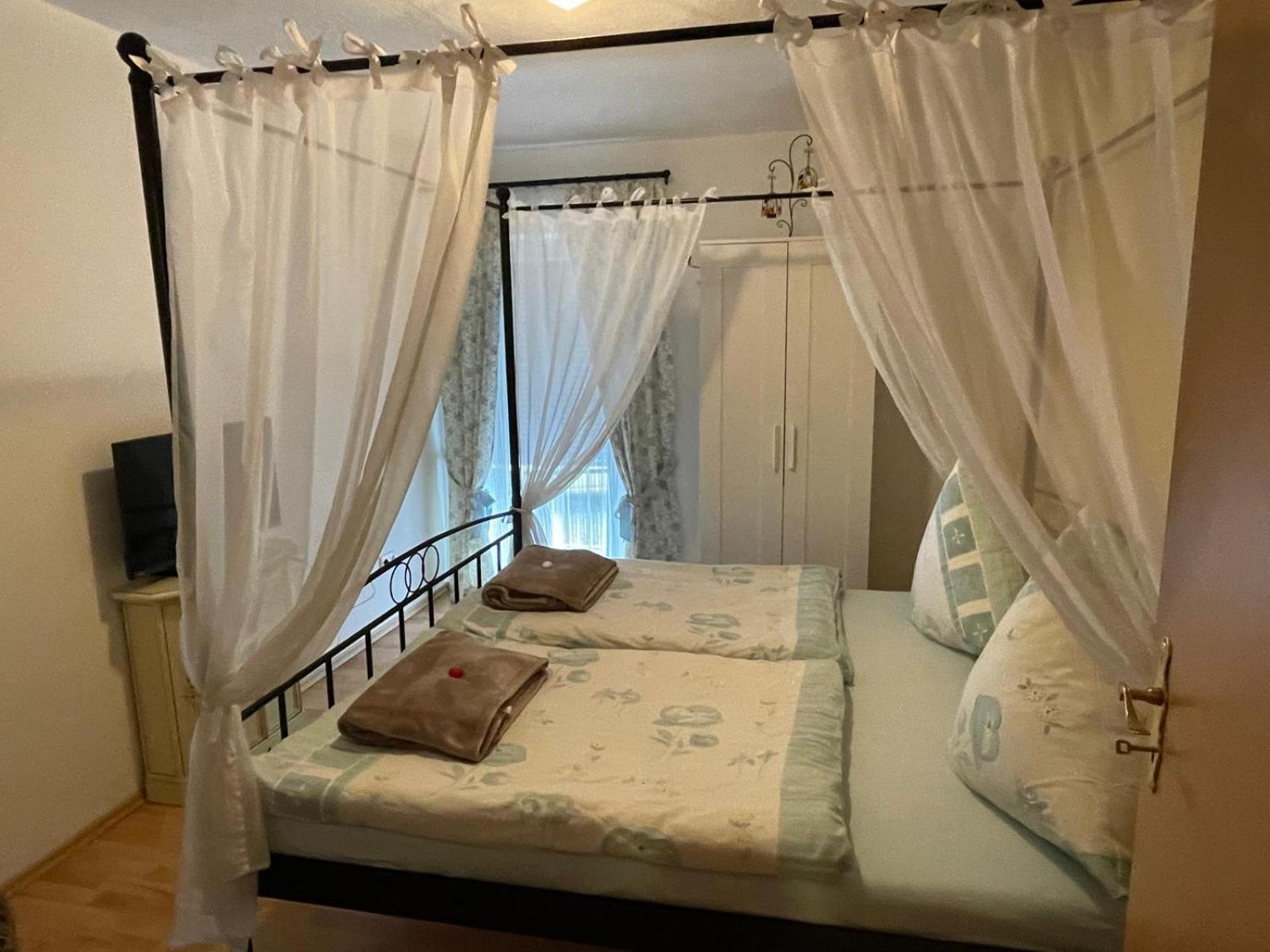 Schoene Ferienwohnung In Bahnhofsnaehe Fuer Urlaub, Studium Oder Arbeit Деггендорф Экстерьер фото